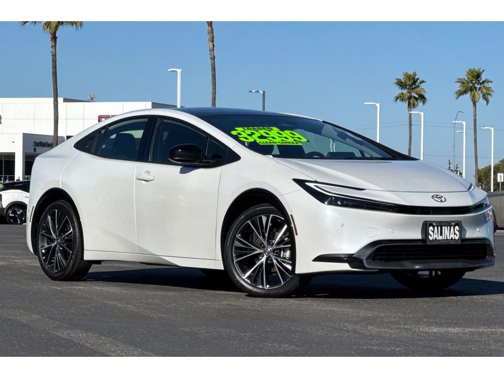 Used 2024 Toyota Prius XLE image 2