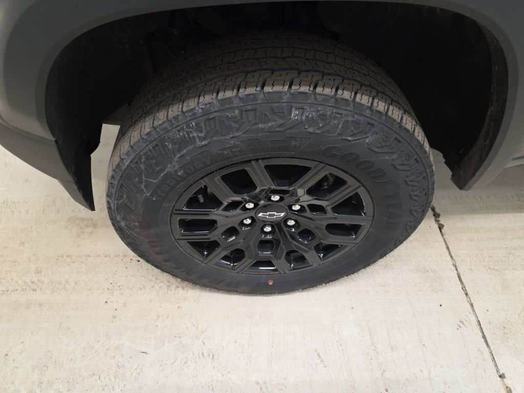 Used 2023 Chevrolet Colorado Trail Boss w/ Advanced Trailering Package image 2