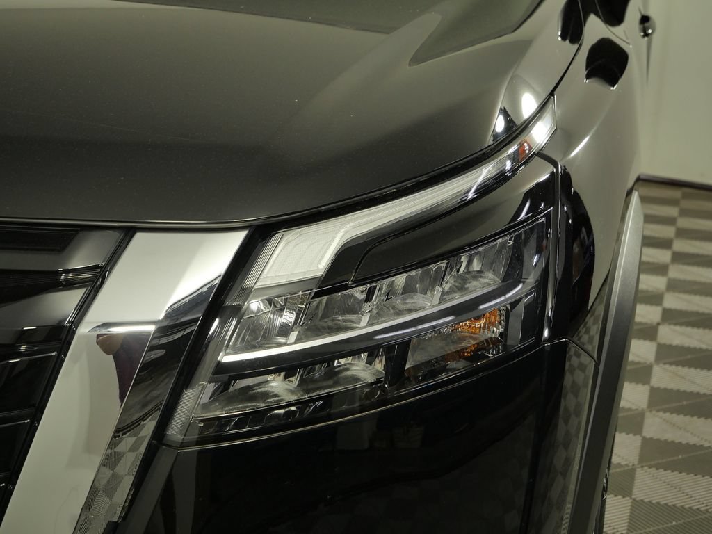 Used 2025 Nissan Pathfinder SL AWD/4WD image 14