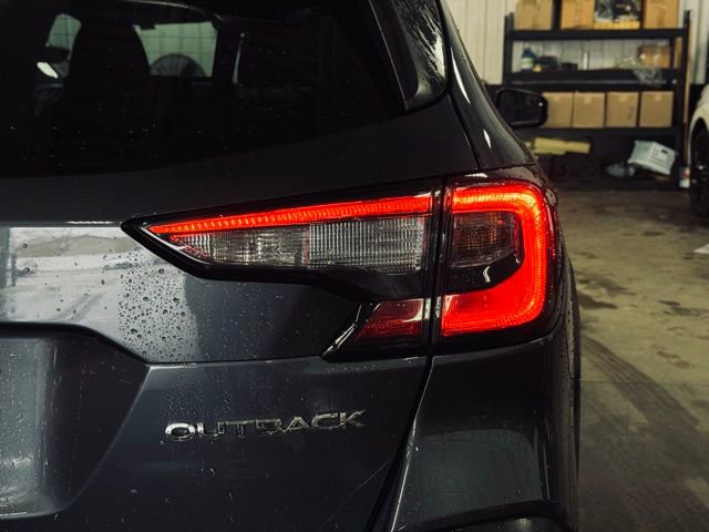 Used 2023 Subaru Outback Limited image 8