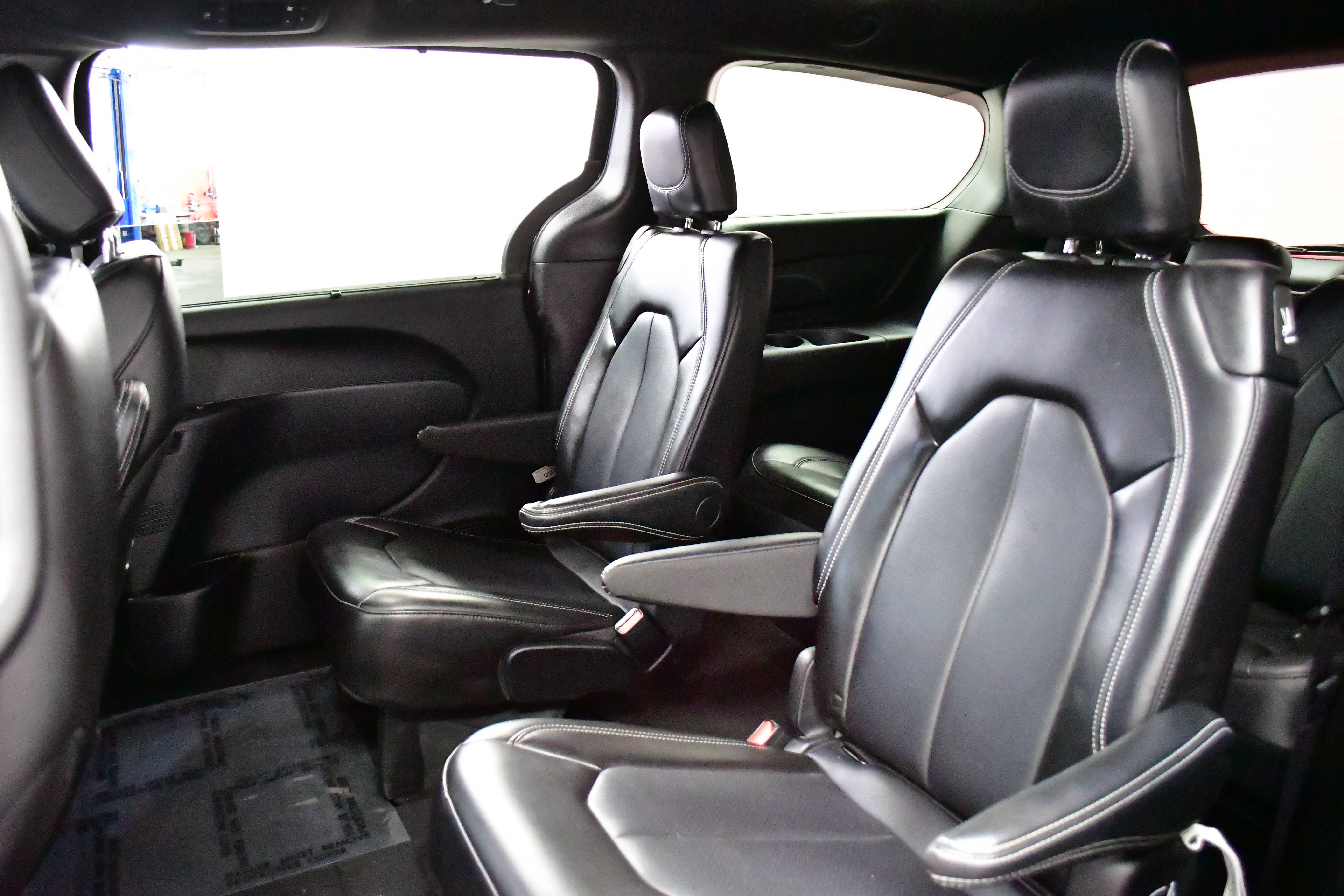 Used 2025 Chrysler Pacifica Select FWD image 10