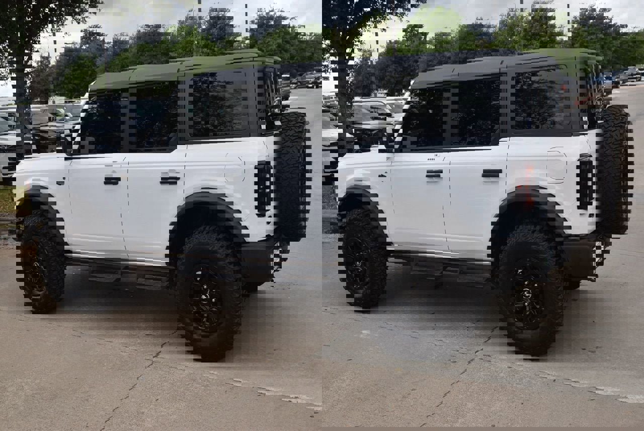 Used 2023 Ford Bronco Wildtrak image 11