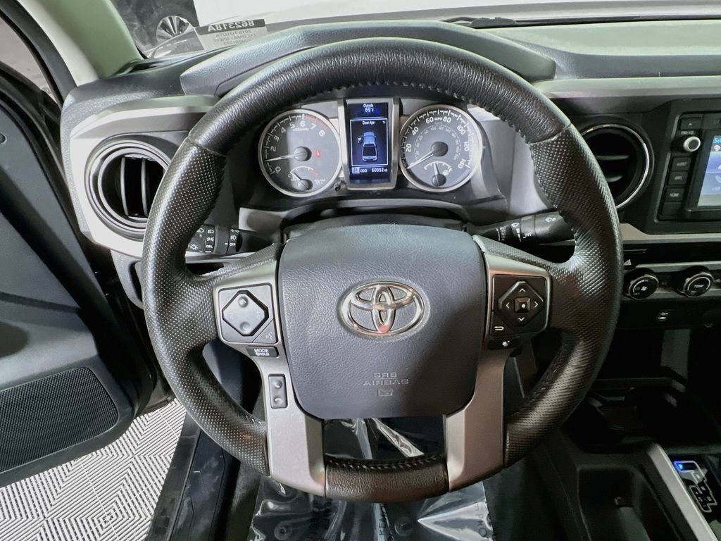 Used 2016 Toyota Tacoma SR5 w/ SR5 Appearance Package (SN) RWD image 10