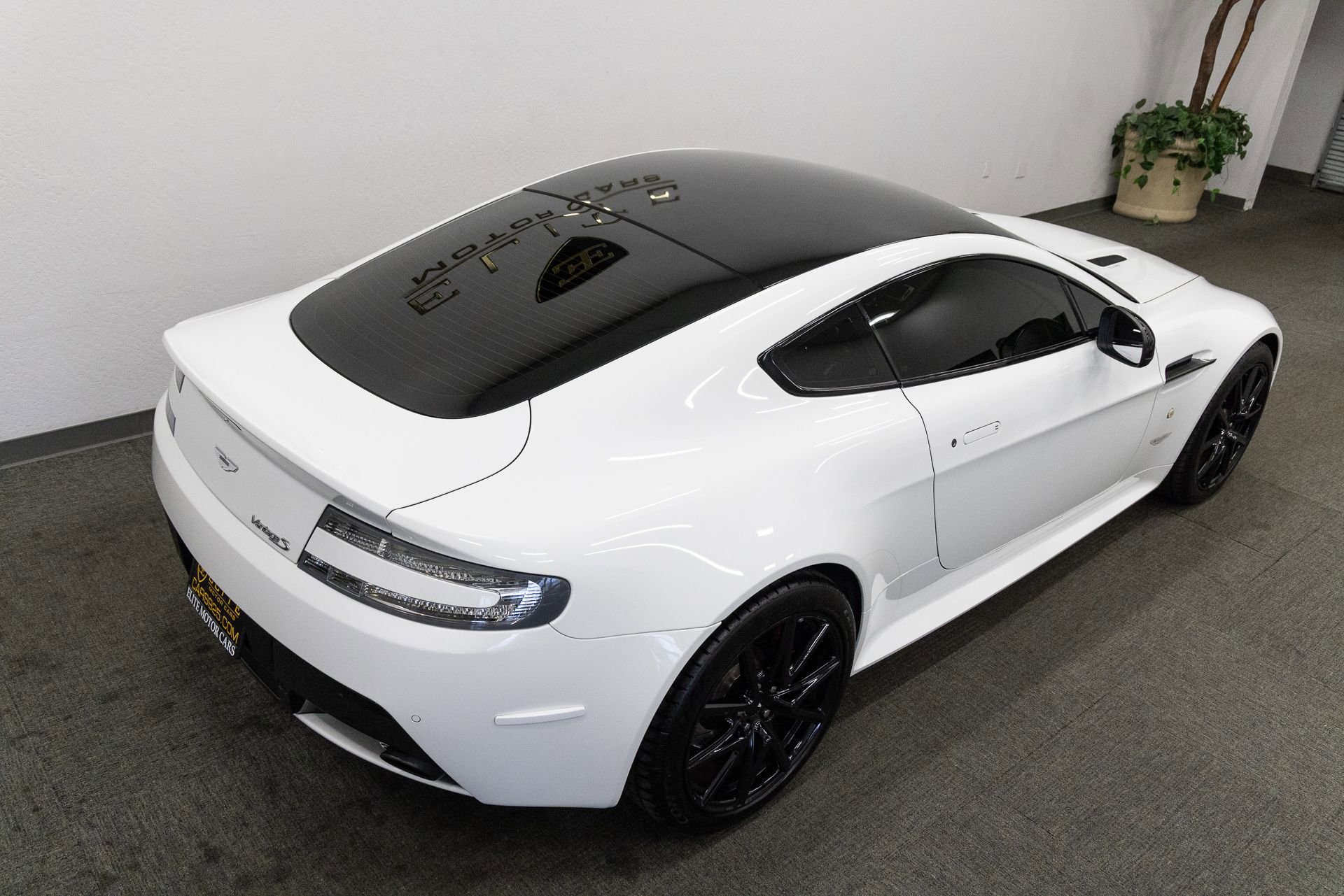 Used 2011 Aston Martin V8 Vantage S RWD image 24