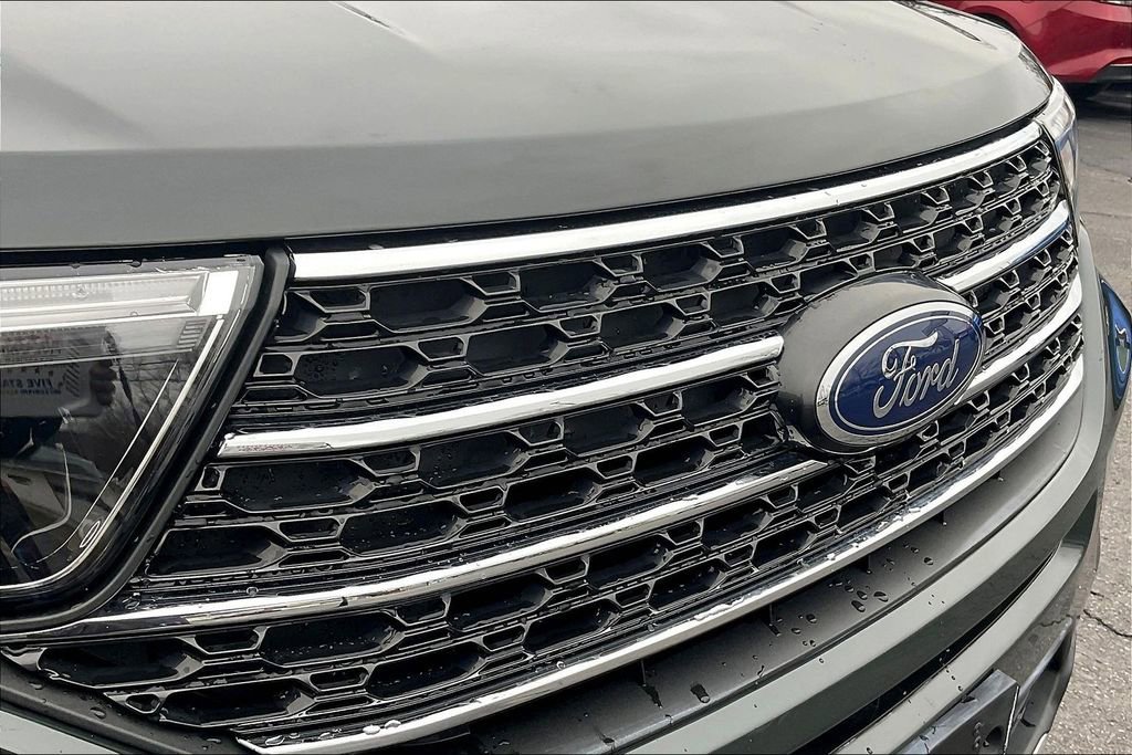 Used 2022 Ford Explorer XLT w/ Equipment Group 202A image 29