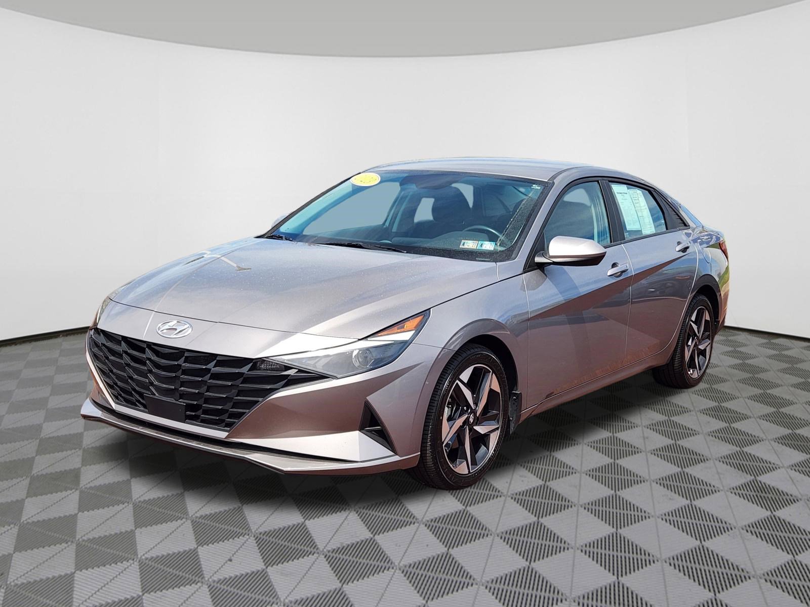Certified 2023 Hyundai Elantra SEL w/ Preferred Accessory Package FWD image 2