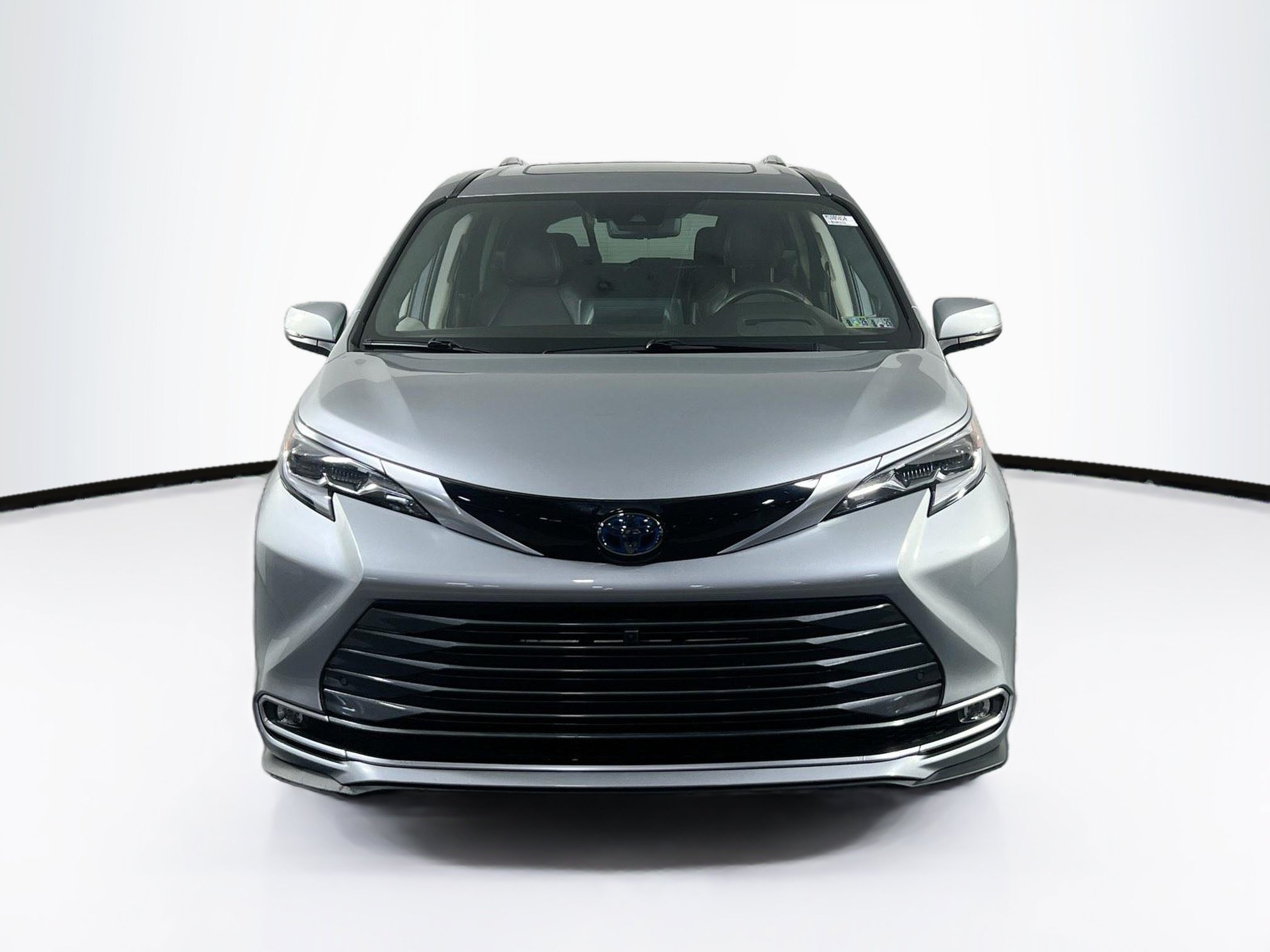 Used 2021 Toyota Sienna Platinum AWD/4WD image 2