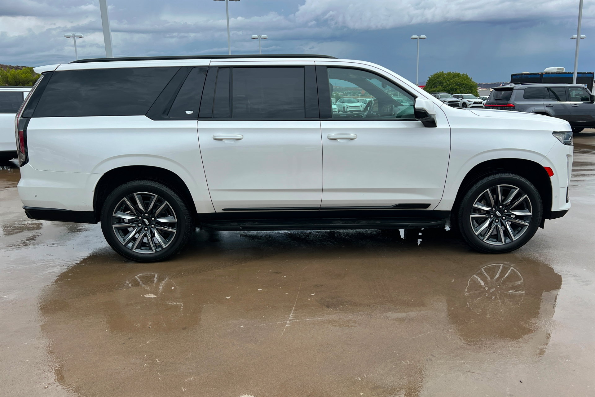 Used 2021 Cadillac Escalade ESV Sport w/ Driver Assist Tech Package AWD/4WD image 7
