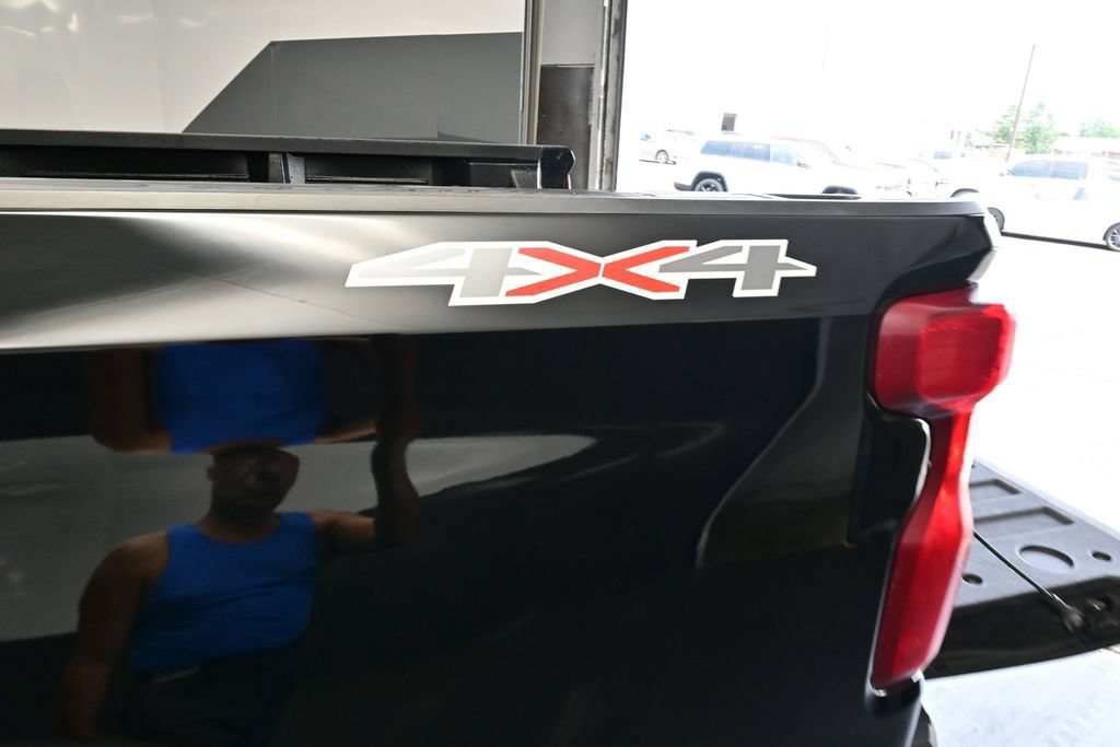 Used 2025 Chevrolet Silverado 1500 LT AWD/4WD image 18
