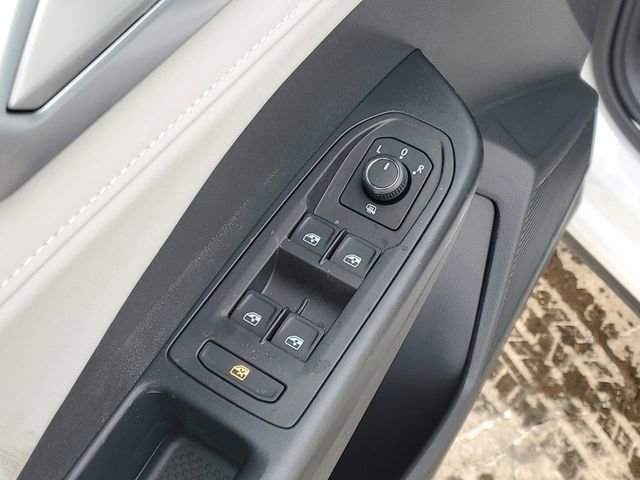 New 2026 Volkswagen Taos SE FWD image 9