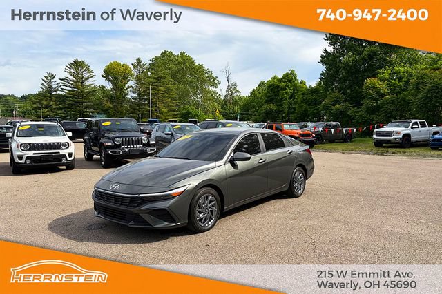 Used 2024 Hyundai Elantra SEL FWD image 3