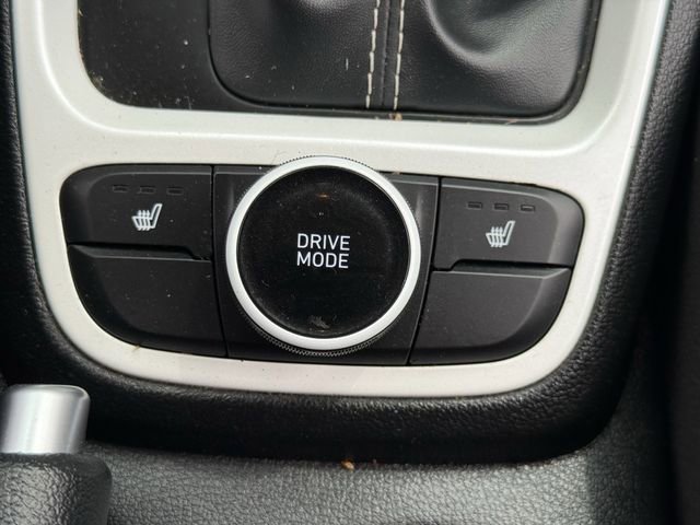 Used 2024 Hyundai Venue Limited FWD image 19