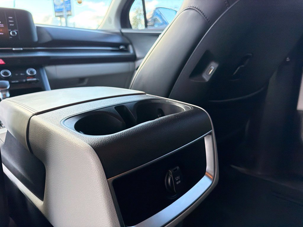 Used 2022 Kia Carnival LX FWD image 21