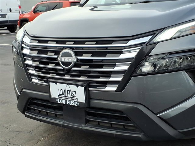 Used 2024 Nissan Rogue SV image 33