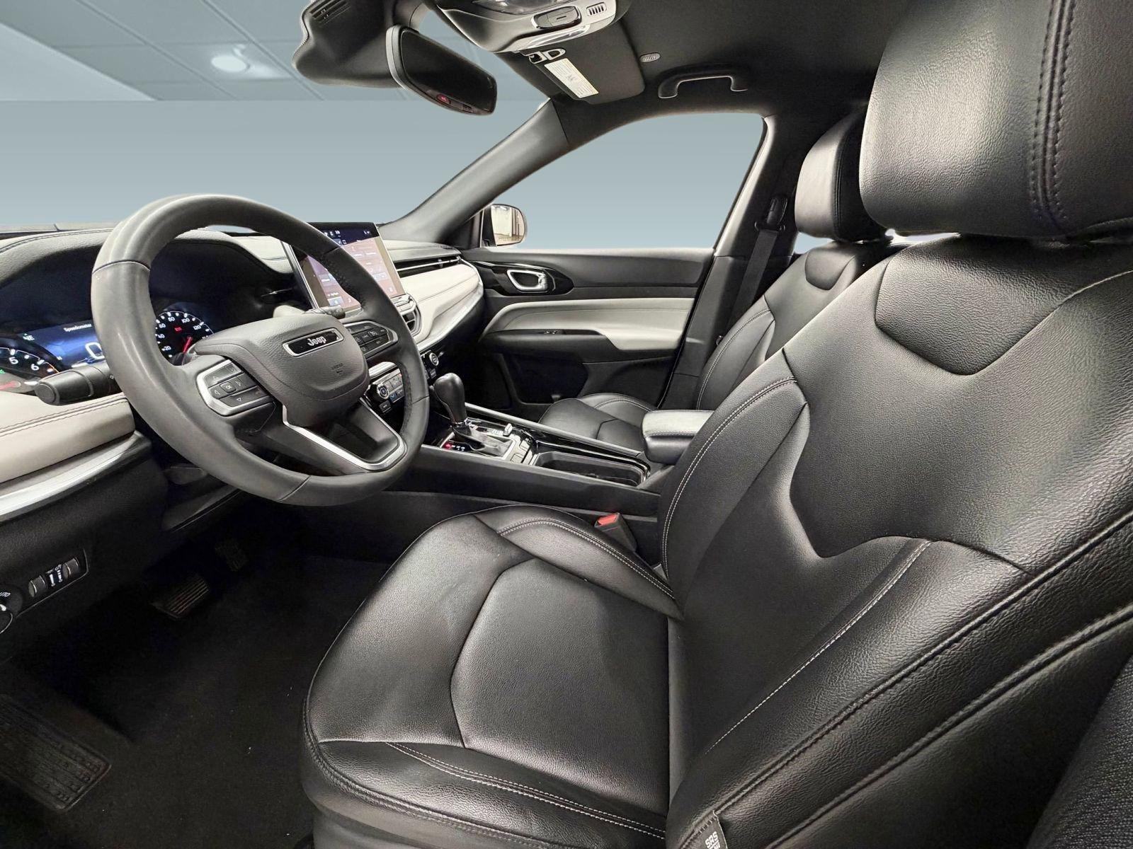 Used 2025 Jeep Compass Limited image 20