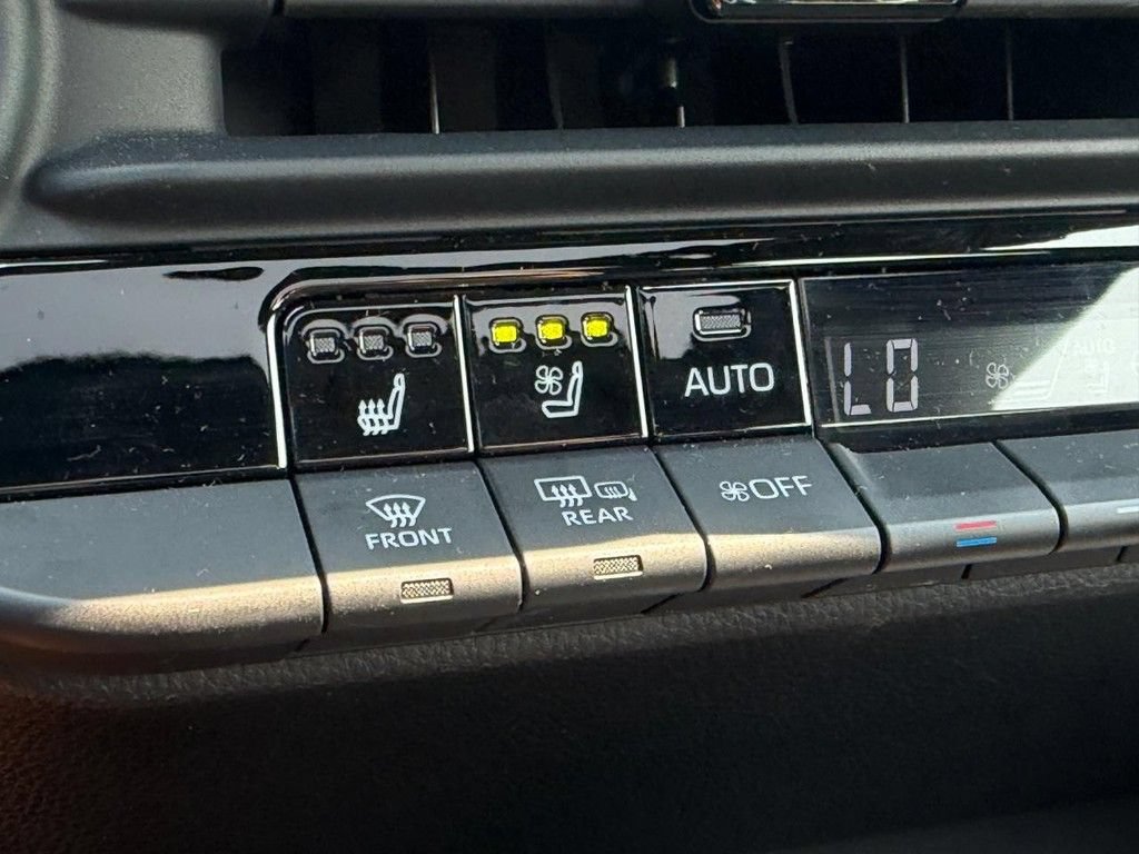Certified 2025 Toyota Crown Platinum AWD/4WD image 25