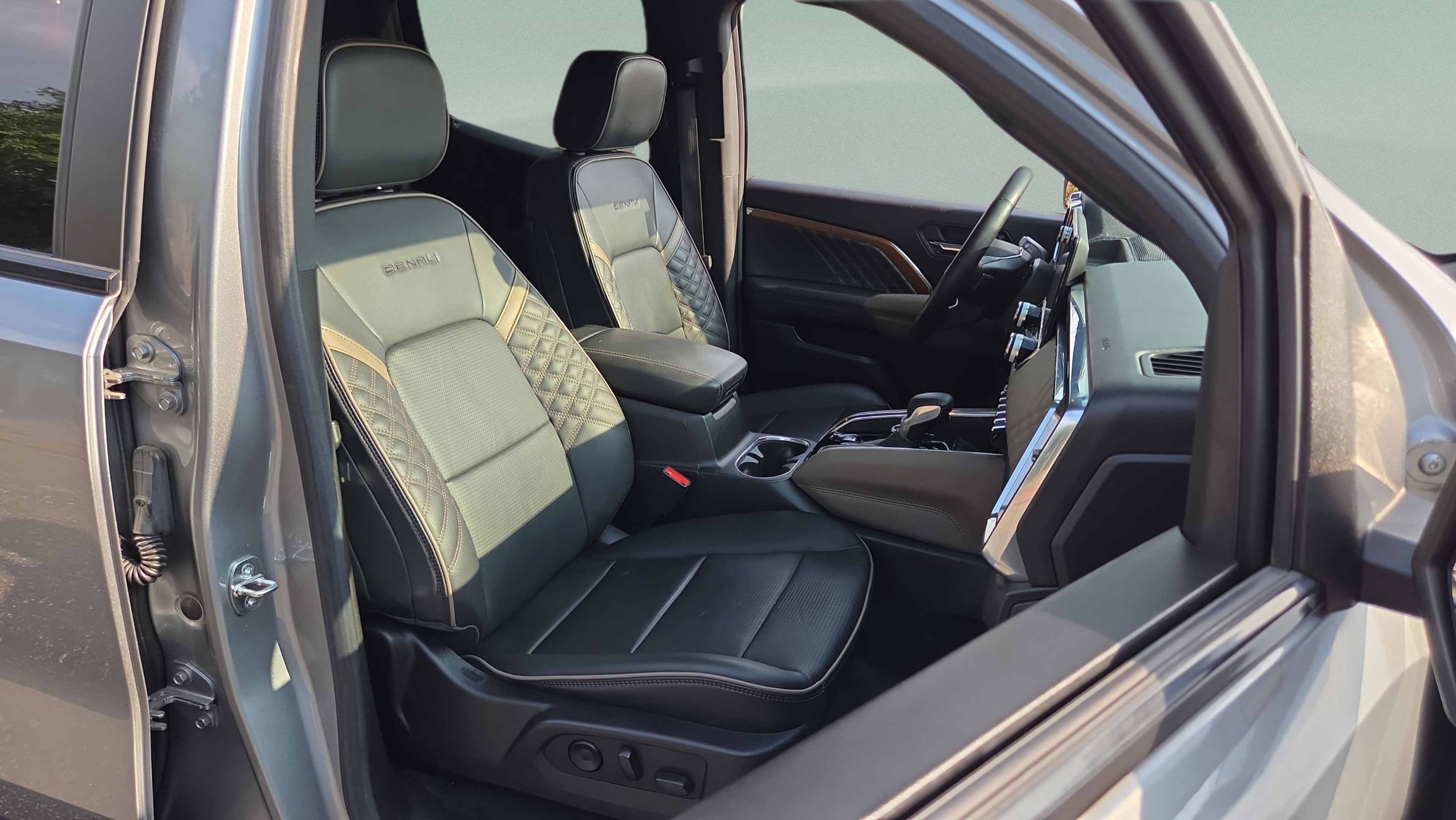 Used 2023 GMC Canyon Denali AWD/4WD image 15