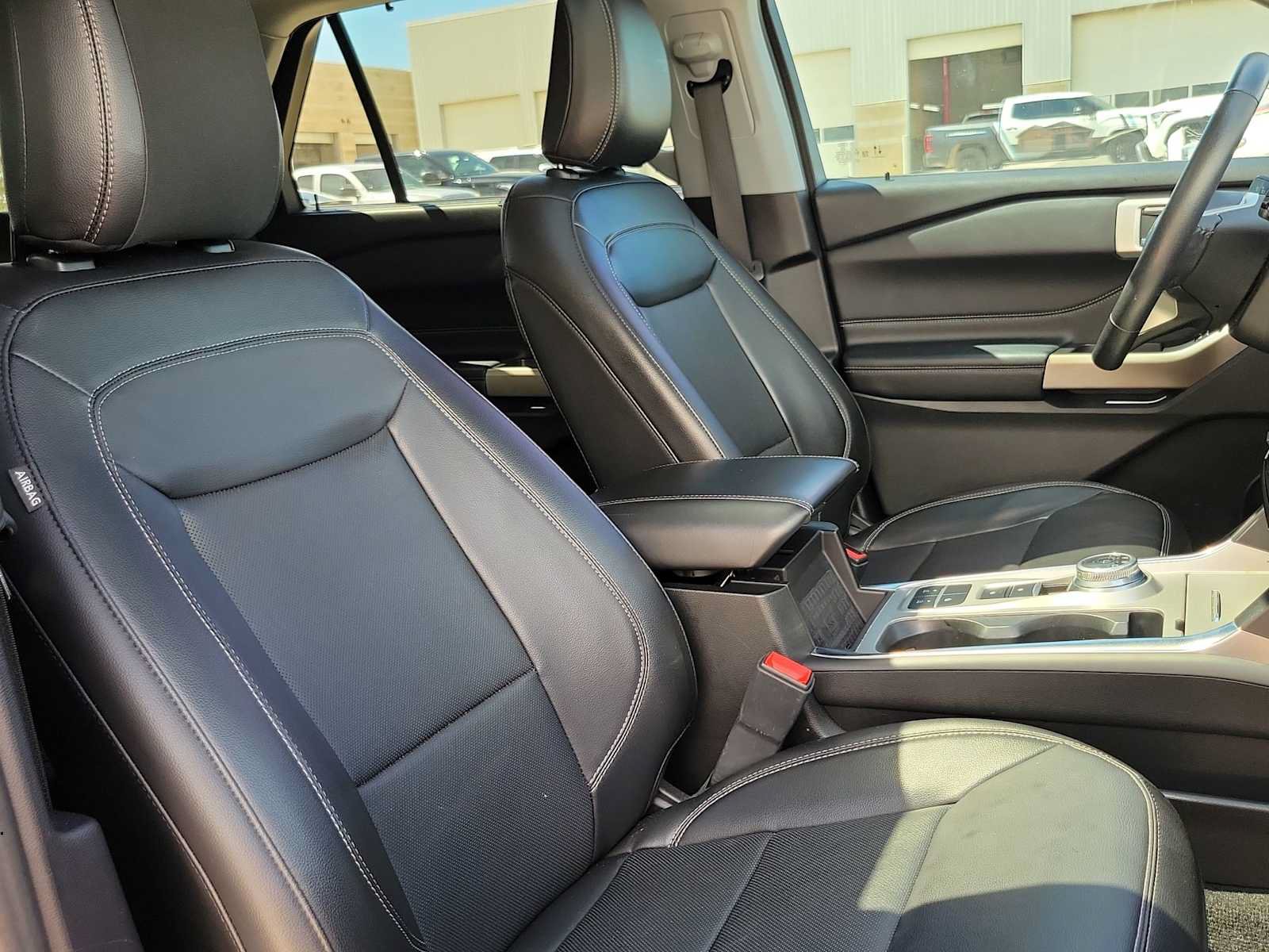 Used 2022 Ford Explorer Limited w/ Equipment Group 301A RWD image 18