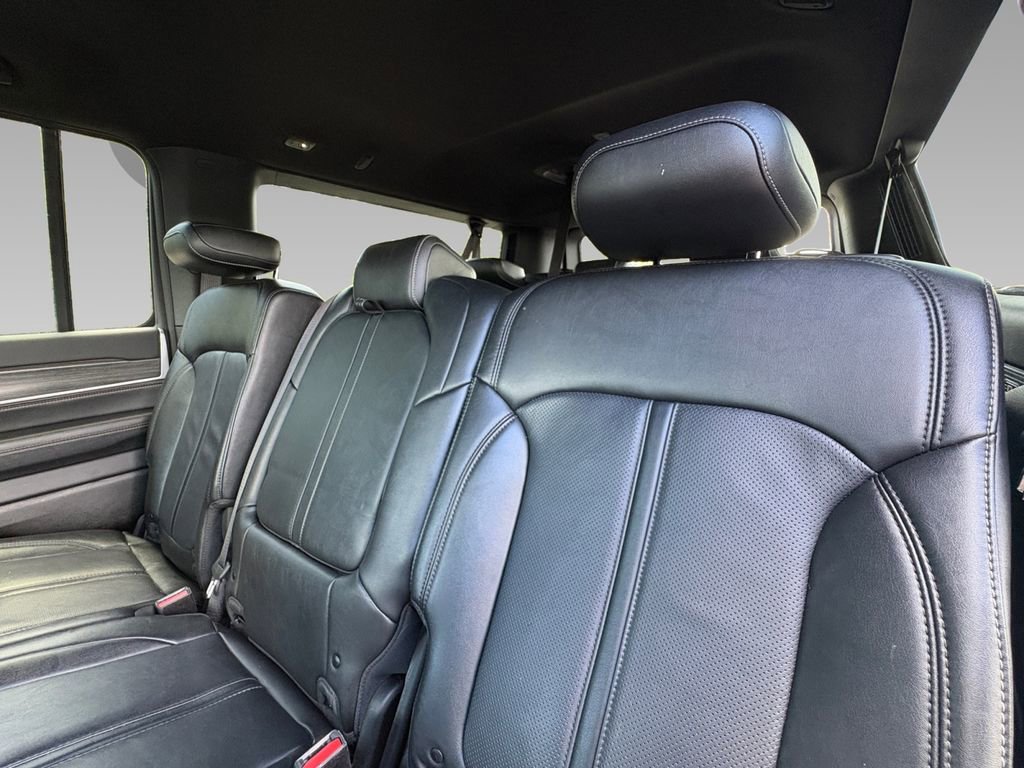 Certified 2024 Jeep Wagoneer L Series III w/ Flexible Seating Group image 4