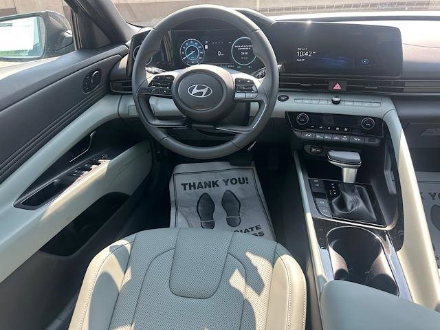 New 2025 Hyundai Elantra Limited image 11