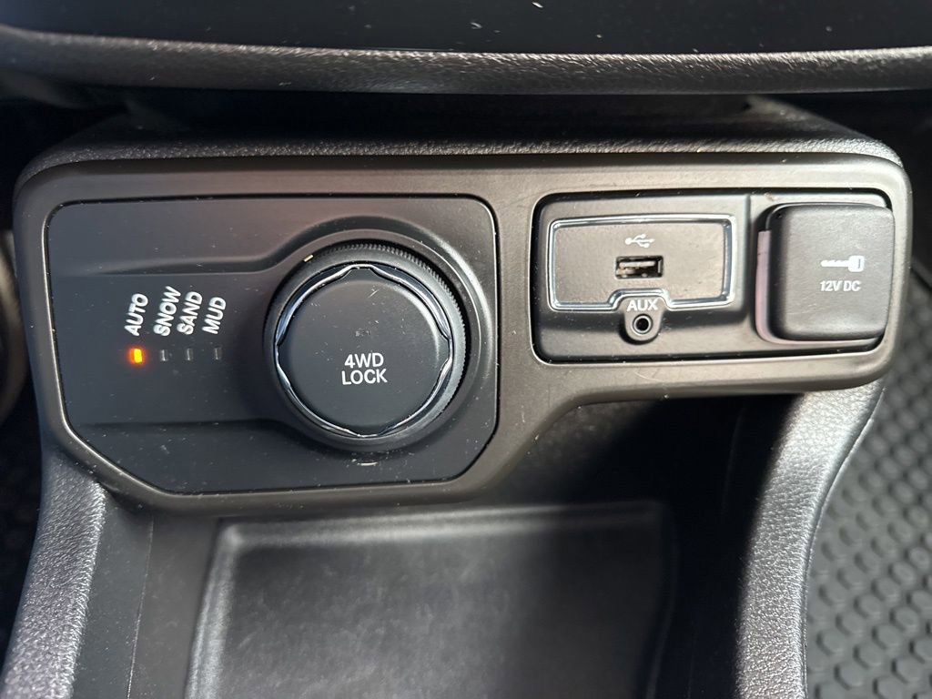 Used 2020 Jeep Renegade Latitude w/ Cold Weather Group image 29