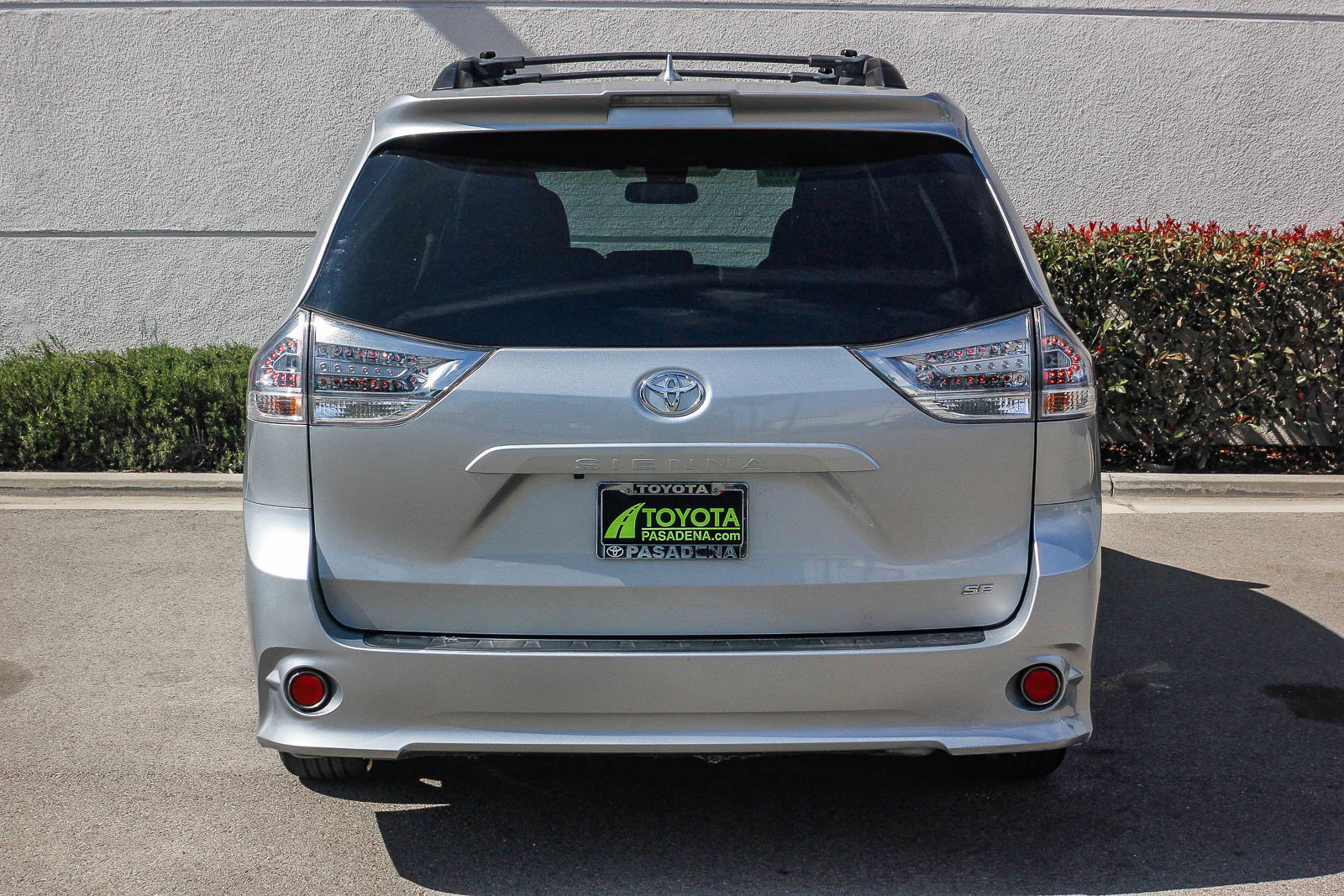 Used 2020 Toyota Sienna SE w/ Carpet Mat Package image 7