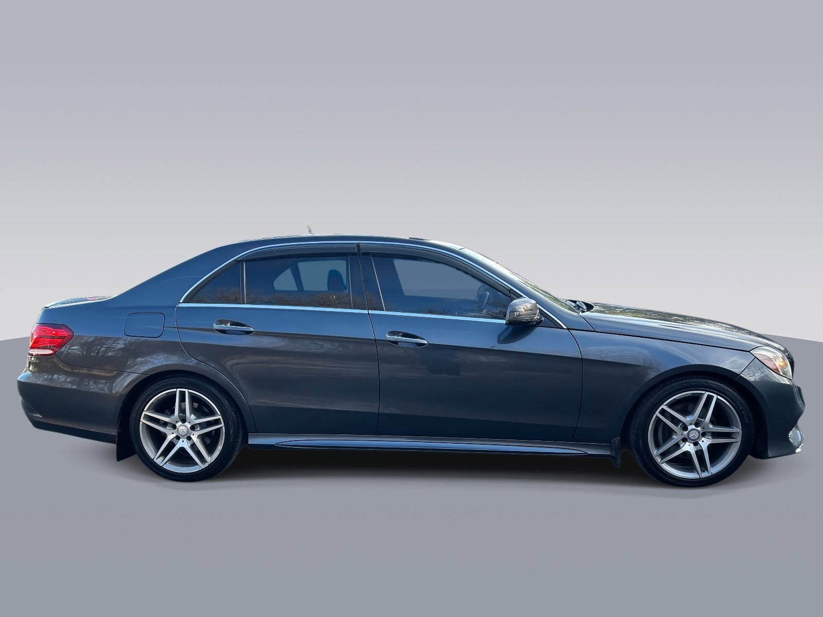 Used 2014 Mercedes-Benz E 350 4MATIC Sedan image 2