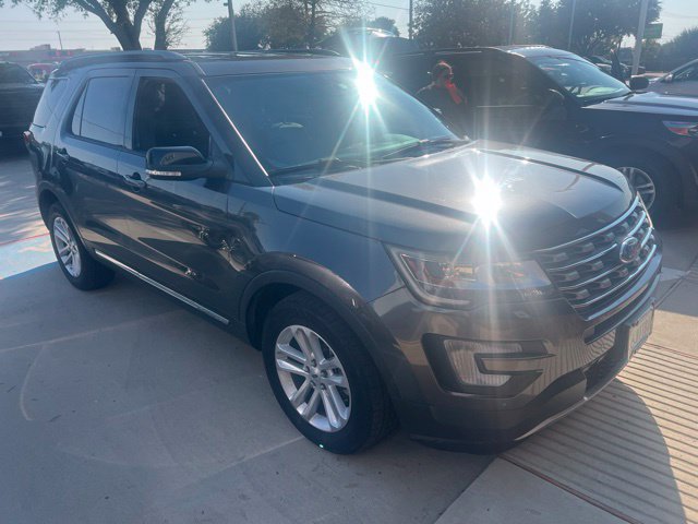 Used 2017 Ford Explorer XLT w/ Equipment Group 202A FWD image 2