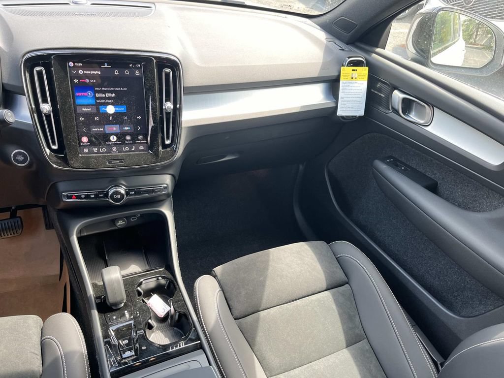 New 2026 Volvo XC40 B5 Ultra w/ Climate Package AWD/4WD image 15
