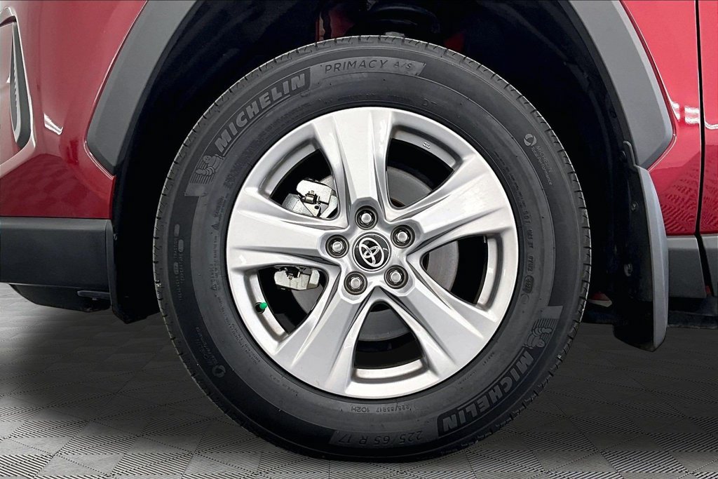 Used 2025 Toyota RAV4 XLE w/ Convenience Package FWD image 9