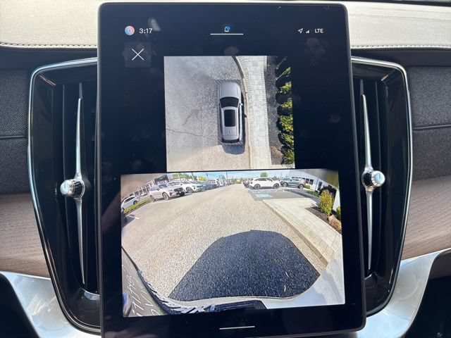 Used 2025 Volvo XC90 B6 Plus AWD/4WD image 29