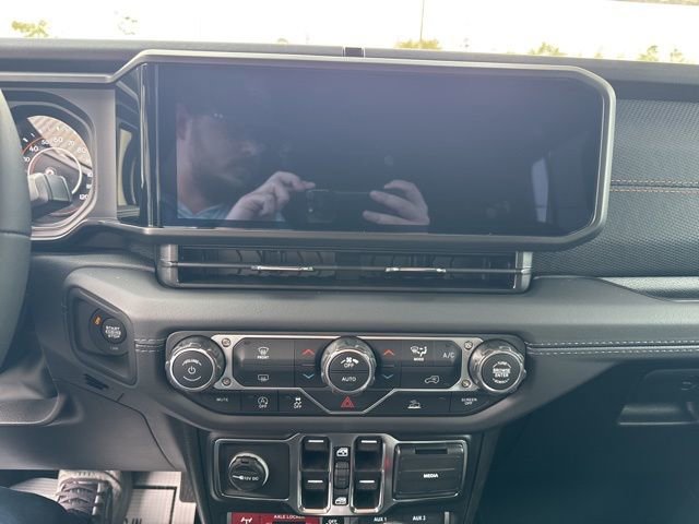 New 2026 Jeep Gladiator Mojave AWD/4WD image 10
