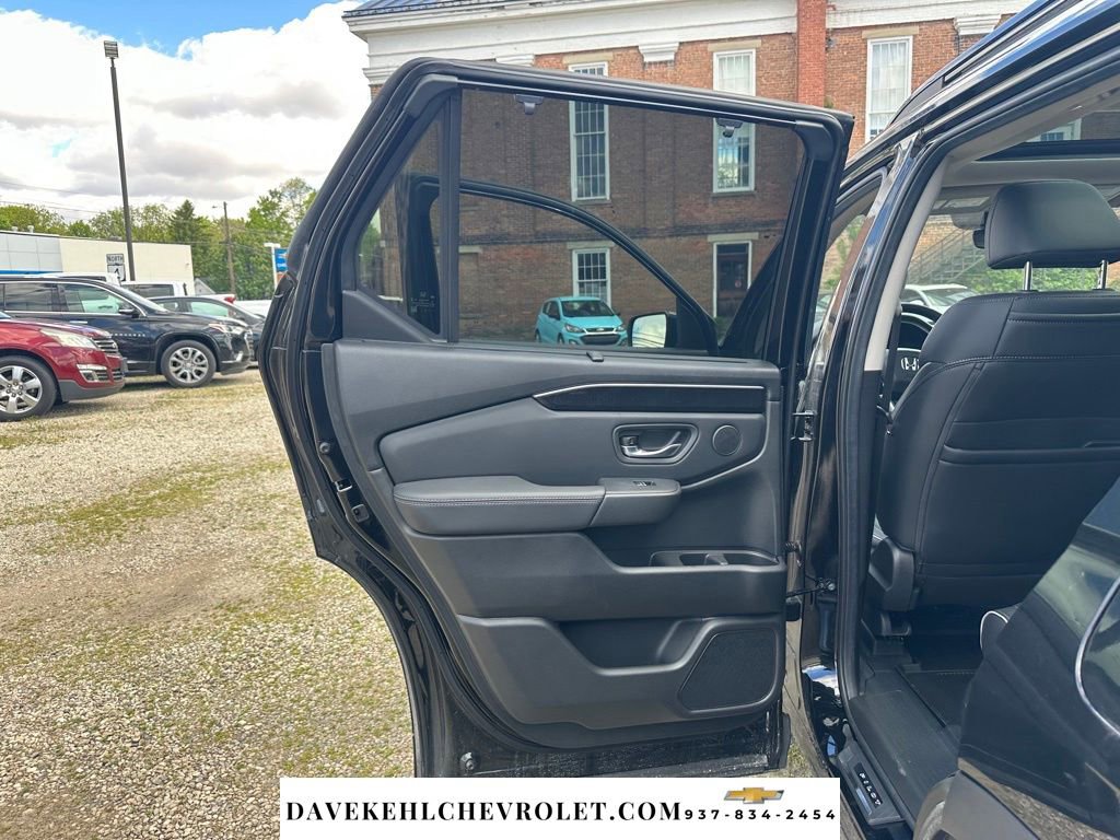Used 2025 Honda Pilot Elite image 21