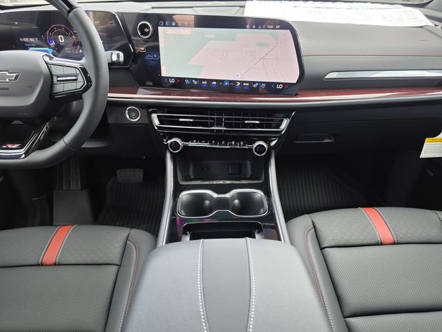 New 2026 Chevrolet Traverse RS w/ LPO, Floor Liner Package FWD image 17
