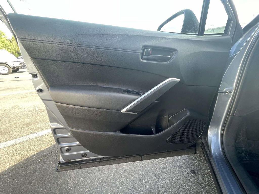 Used 2022 Toyota Corolla Cross LE AWD/4WD image 22