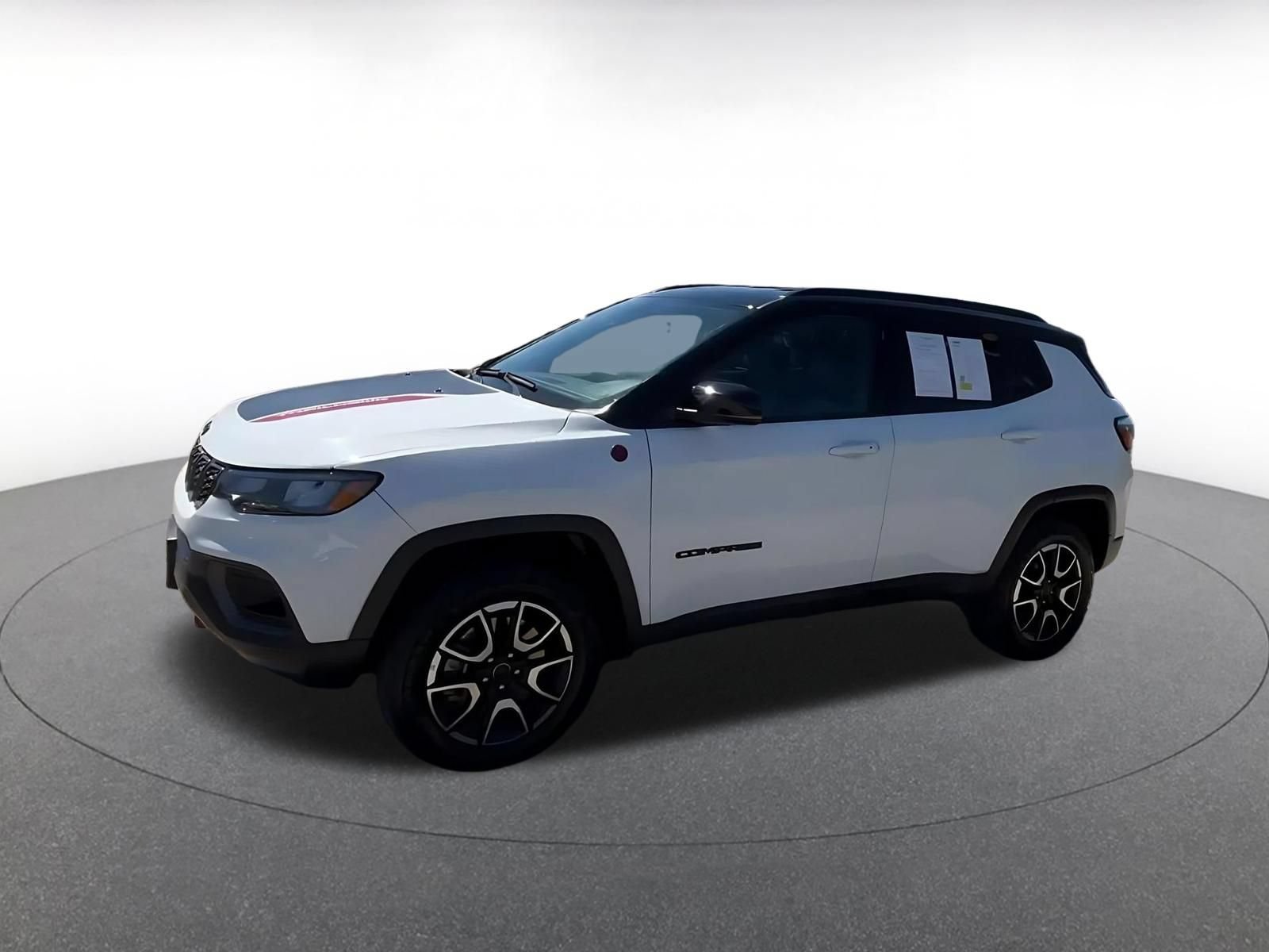 Used 2025 Jeep Compass Trailhawk AWD/4WD image 8