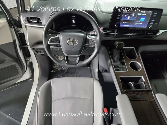 Used 2023 Toyota Sienna XLE FWD image 17