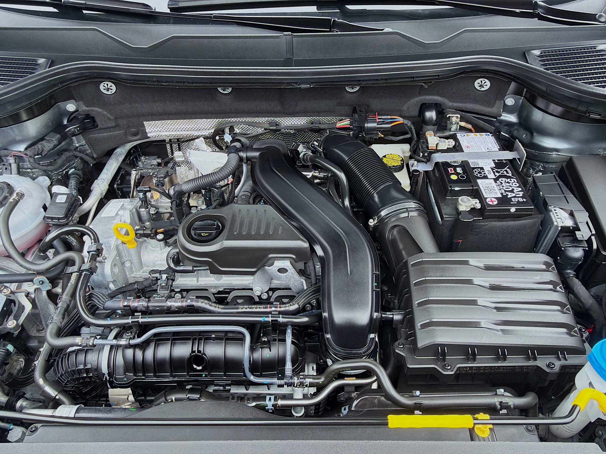 Certified 2025 Volkswagen Taos SE image 35