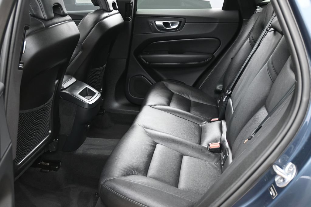 Used 2024 Volvo XC60 B5 Plus w/ Protection Package Premier AWD/4WD image 32