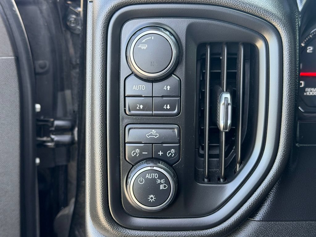 Used 2019 Chevrolet Silverado 1500 Custom Trail Boss AWD/4WD image 10