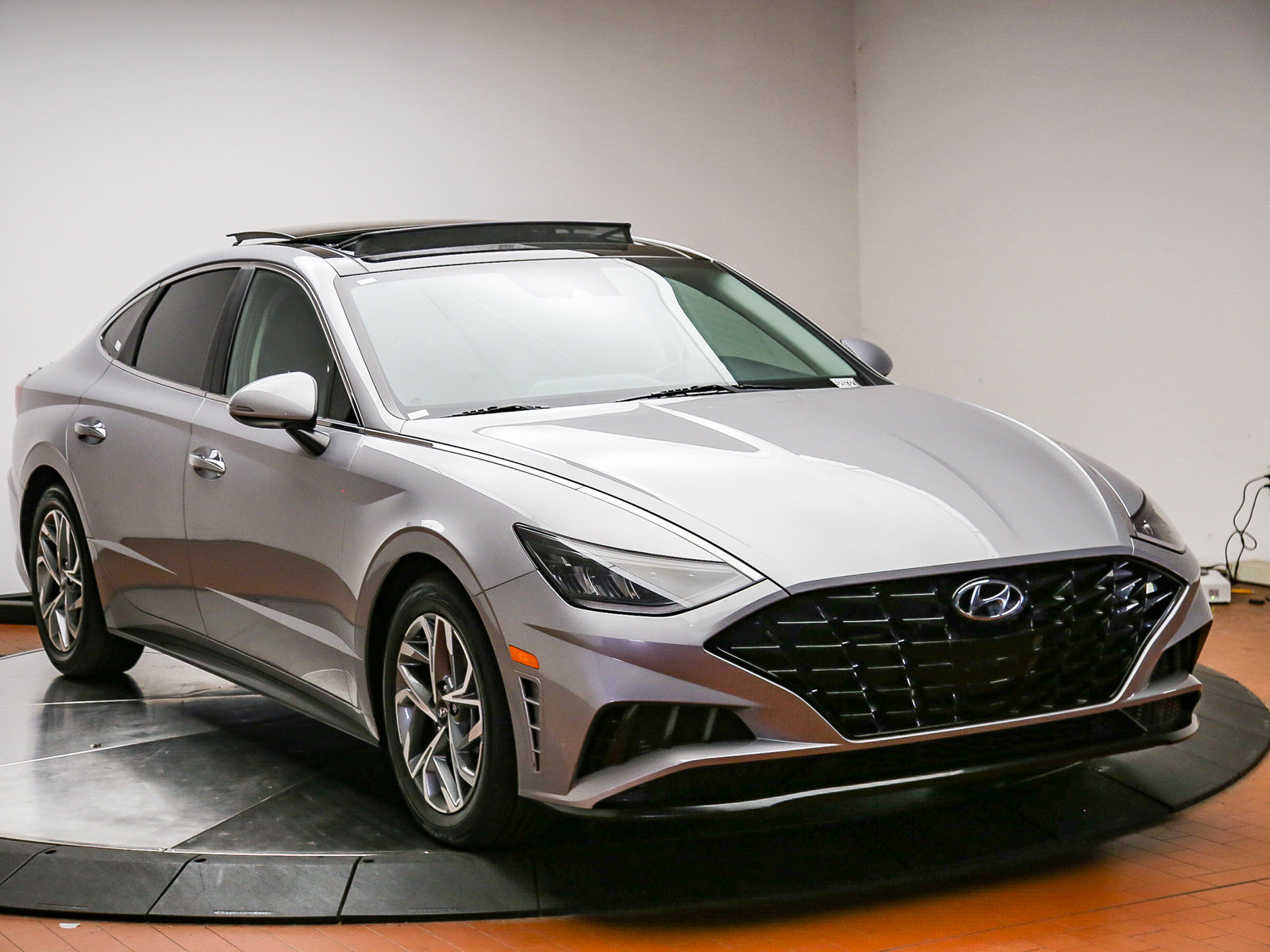 Used 2023 Hyundai Sonata SEL w/ Convenience Package FWD image 3