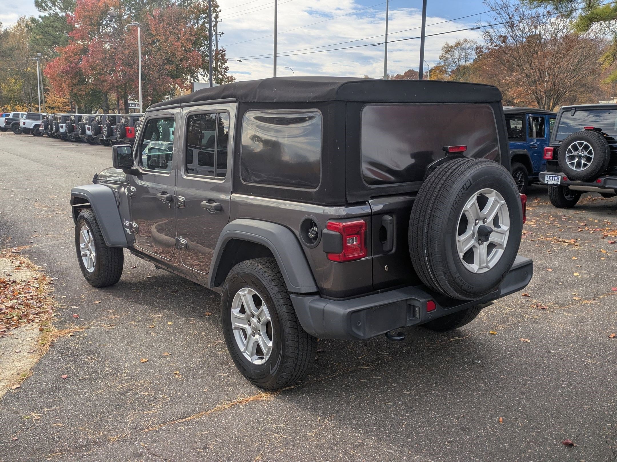 Used 2018 Jeep Wrangler Unlimited Sport S image 7