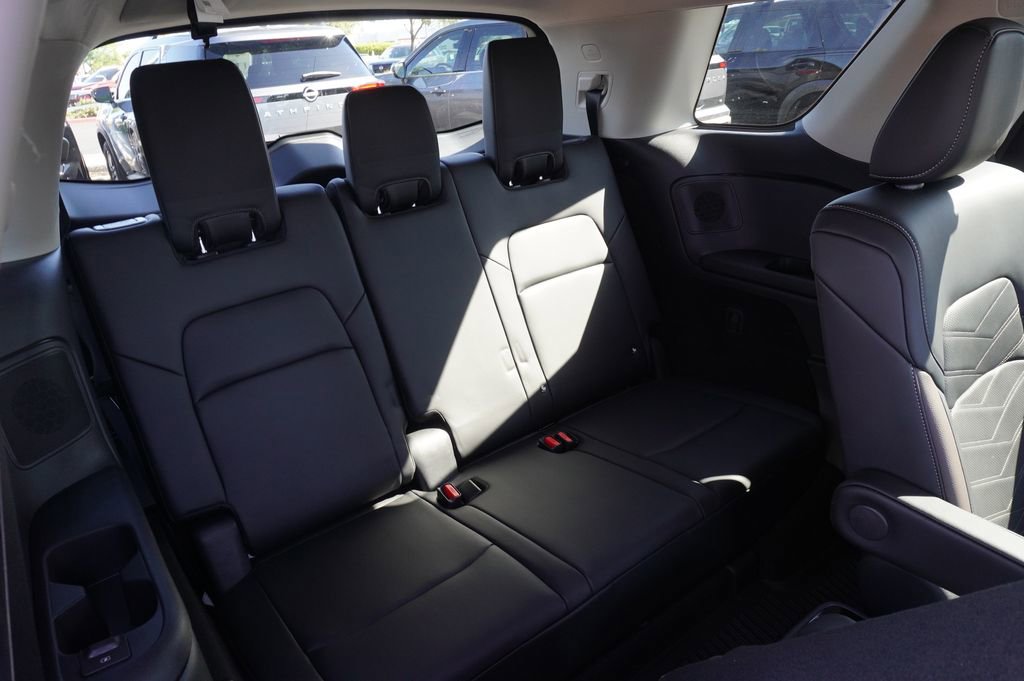 Certified 2025 Nissan Pathfinder Platinum AWD/4WD image 10