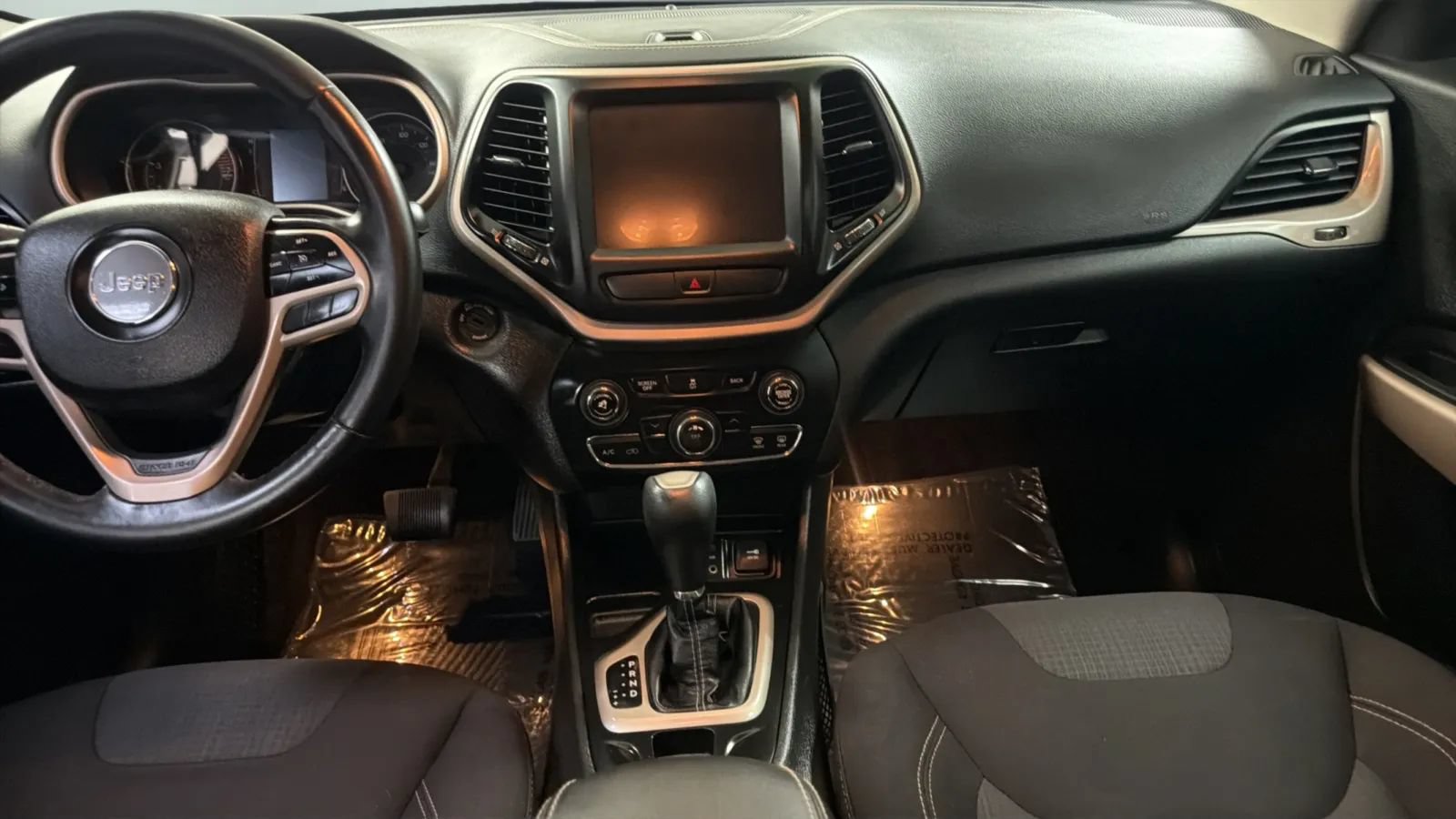 Used 2017 Jeep Cherokee Latitude FWD image 15