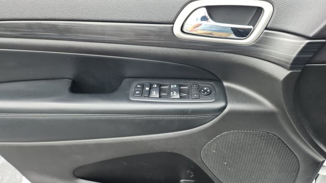 Used 2020 Jeep Grand Cherokee Altitude RWD image 3