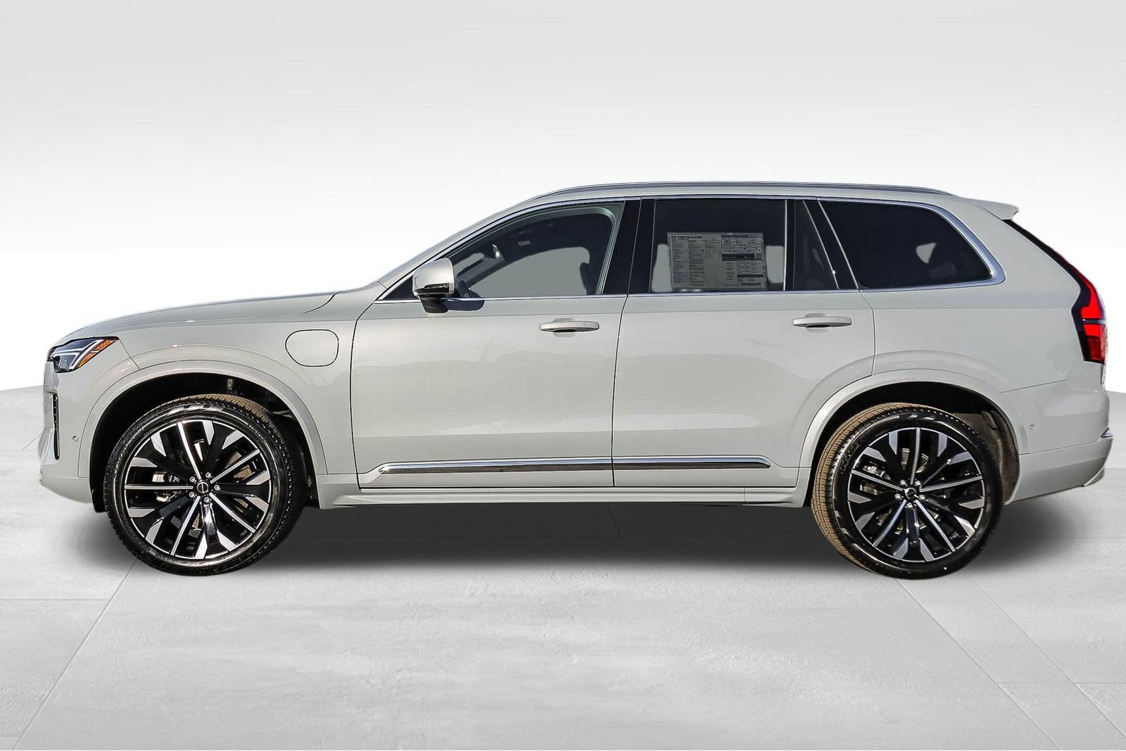 New 2026 Volvo XC90 T8 Plus w/ Protection Package AWD/4WD image 8