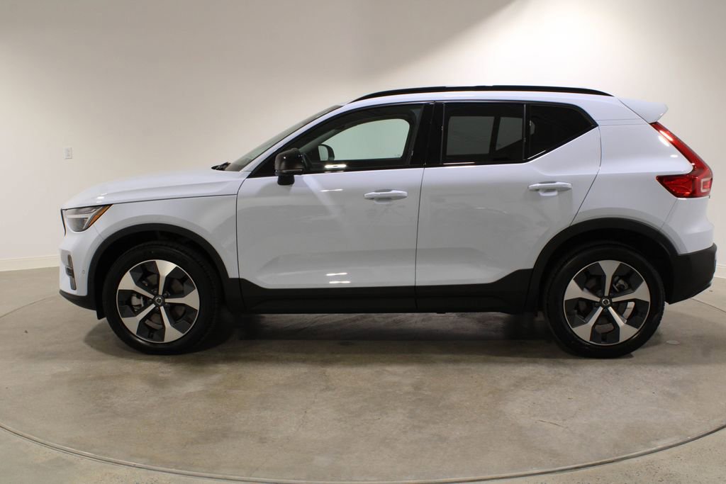 Used 2026 Volvo XC40 B5 Plus w/ Protection Package Premier AWD/4WD image 2