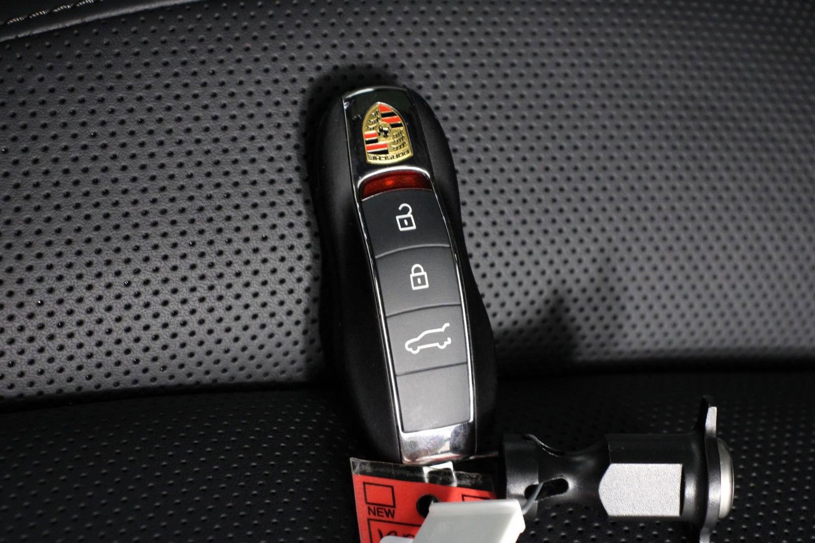 Certified 2025 Porsche Macan image 34