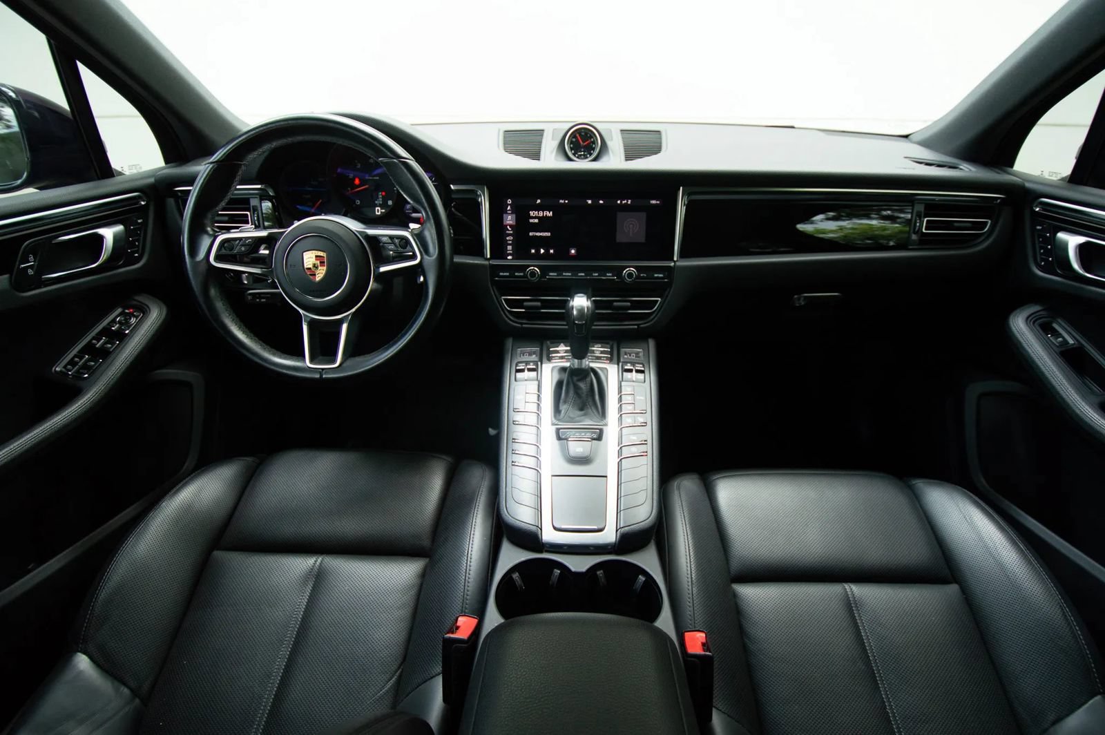 Used 2021 Porsche Macan w/ Premium Package Plus AWD/4WD image 35