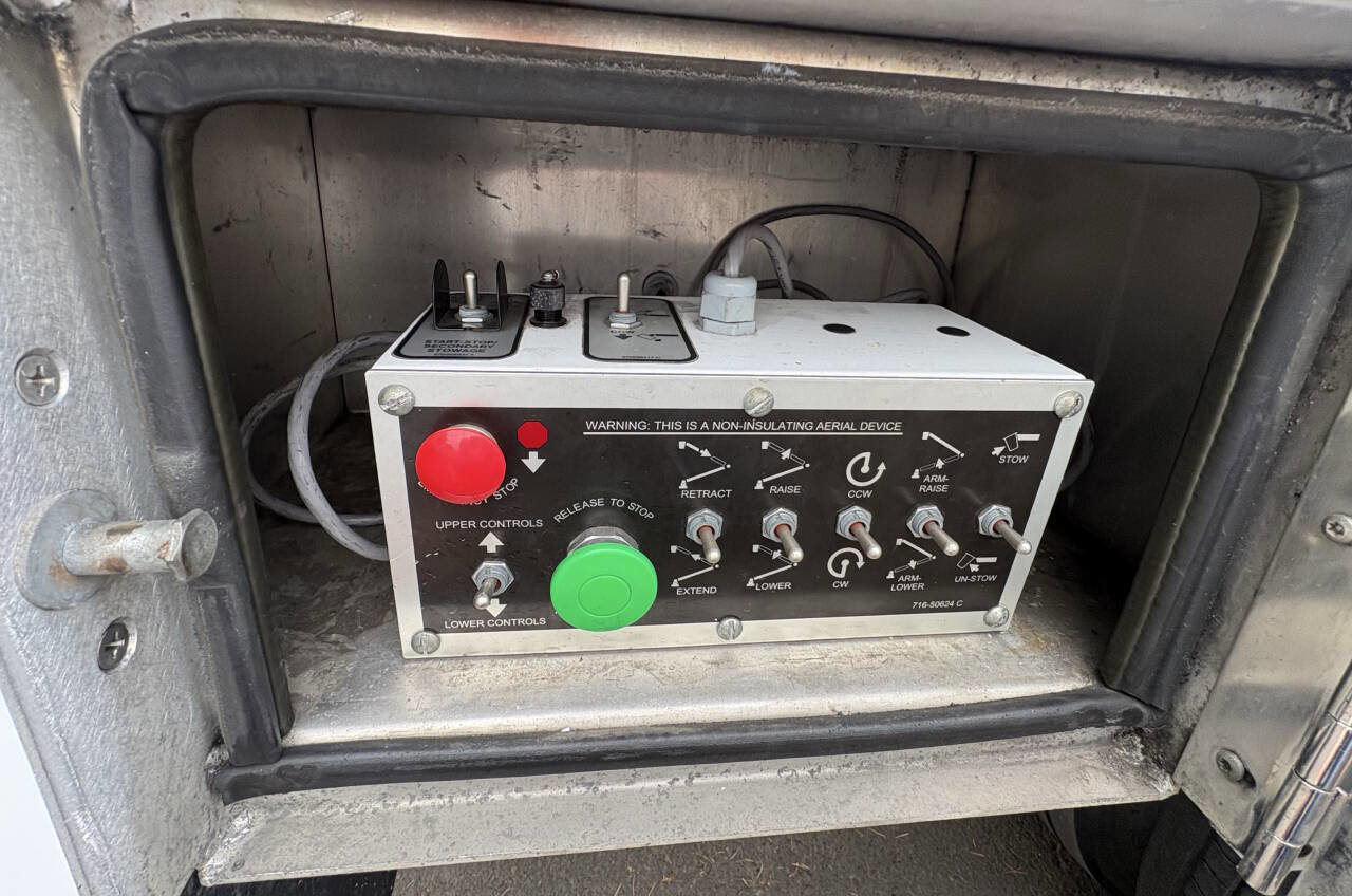 Used 2014 RAM 5500 Tradesman w/ Ambulance Prep Group RWD image 7